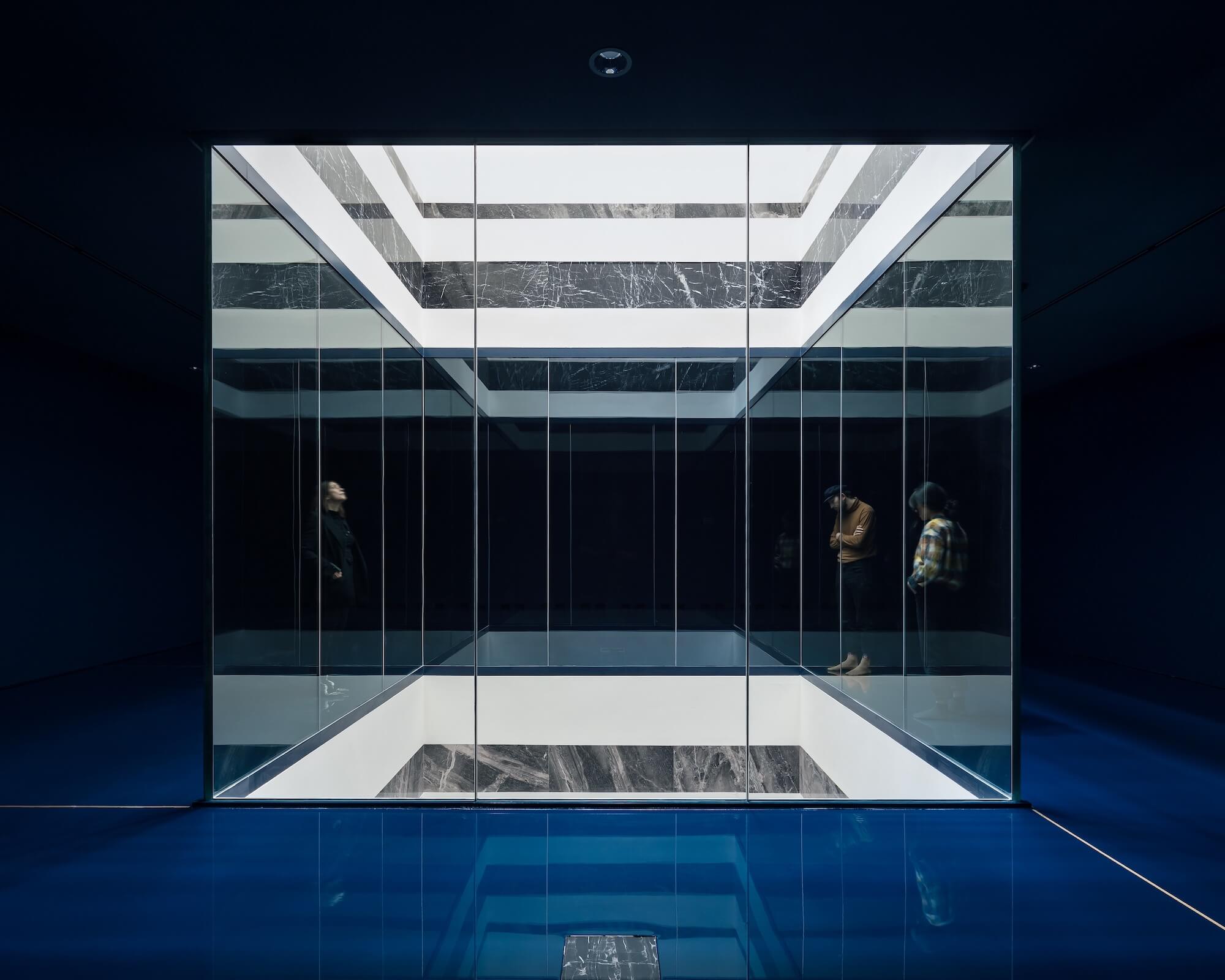 KAAN Architekten aus Rotterdam haben das Koninklijk Museum voor Schone Kunsten in Antwerpen KMSKA tiefgreifend saniert. Gleichzeitig erweiterten sie die Ausstellungsfläche erheblich. Das Besondere: Von außen ist die Erweiterung unsichtbar. 