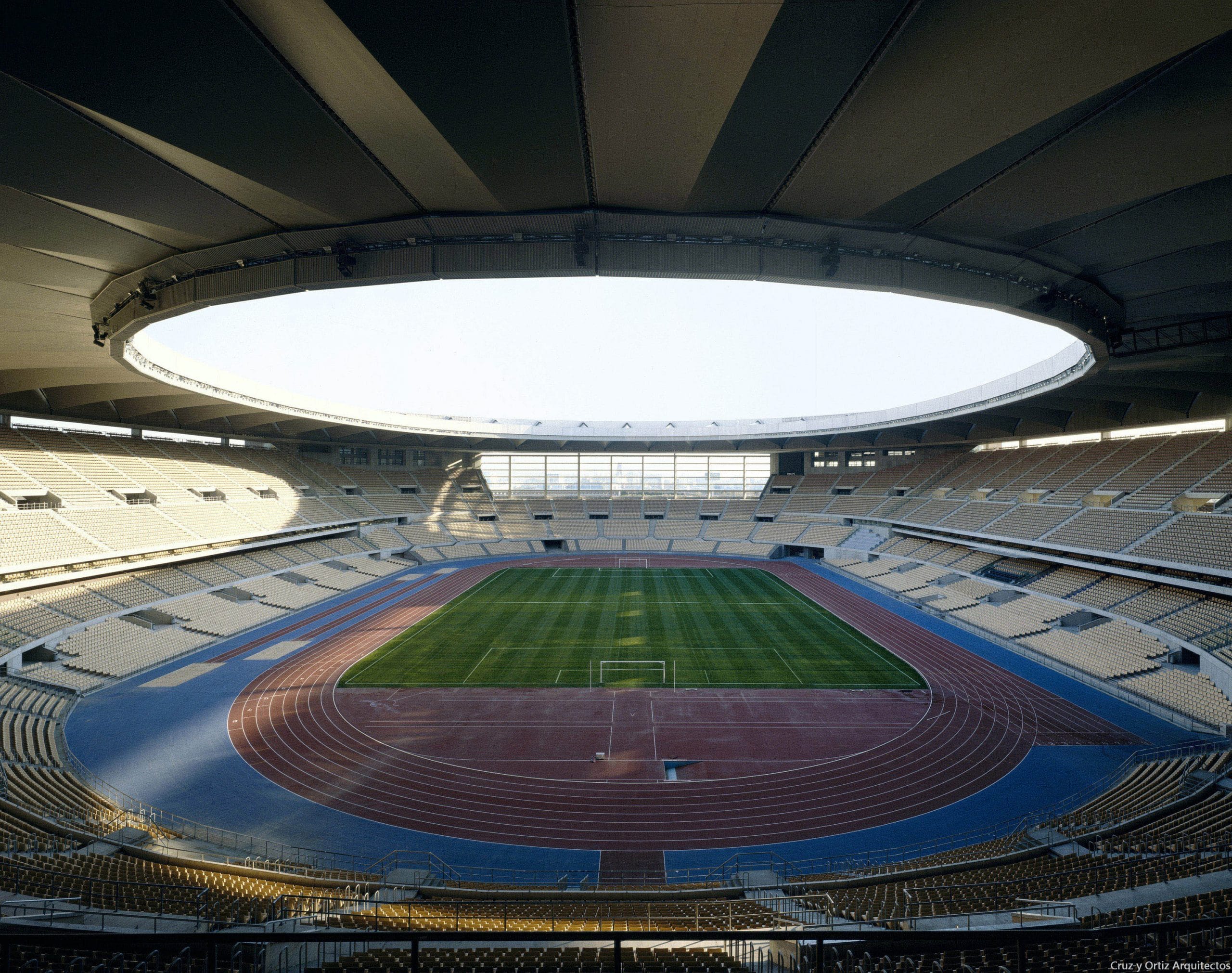 Das Olympiastadion von Sevilla ist Austragungsort der EM 2021 und löst damit Bilbao ab. Das steht seit Ende April diesen Jahres fest.