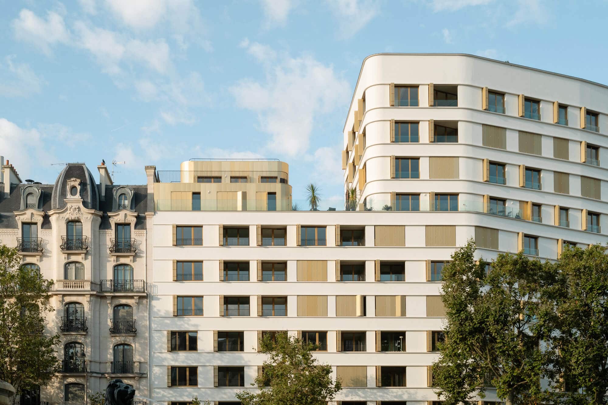 Baumschlager Eberle Architekten haben einen geförderten Wohnbau in Paris realisiert. Es gelang ihnen