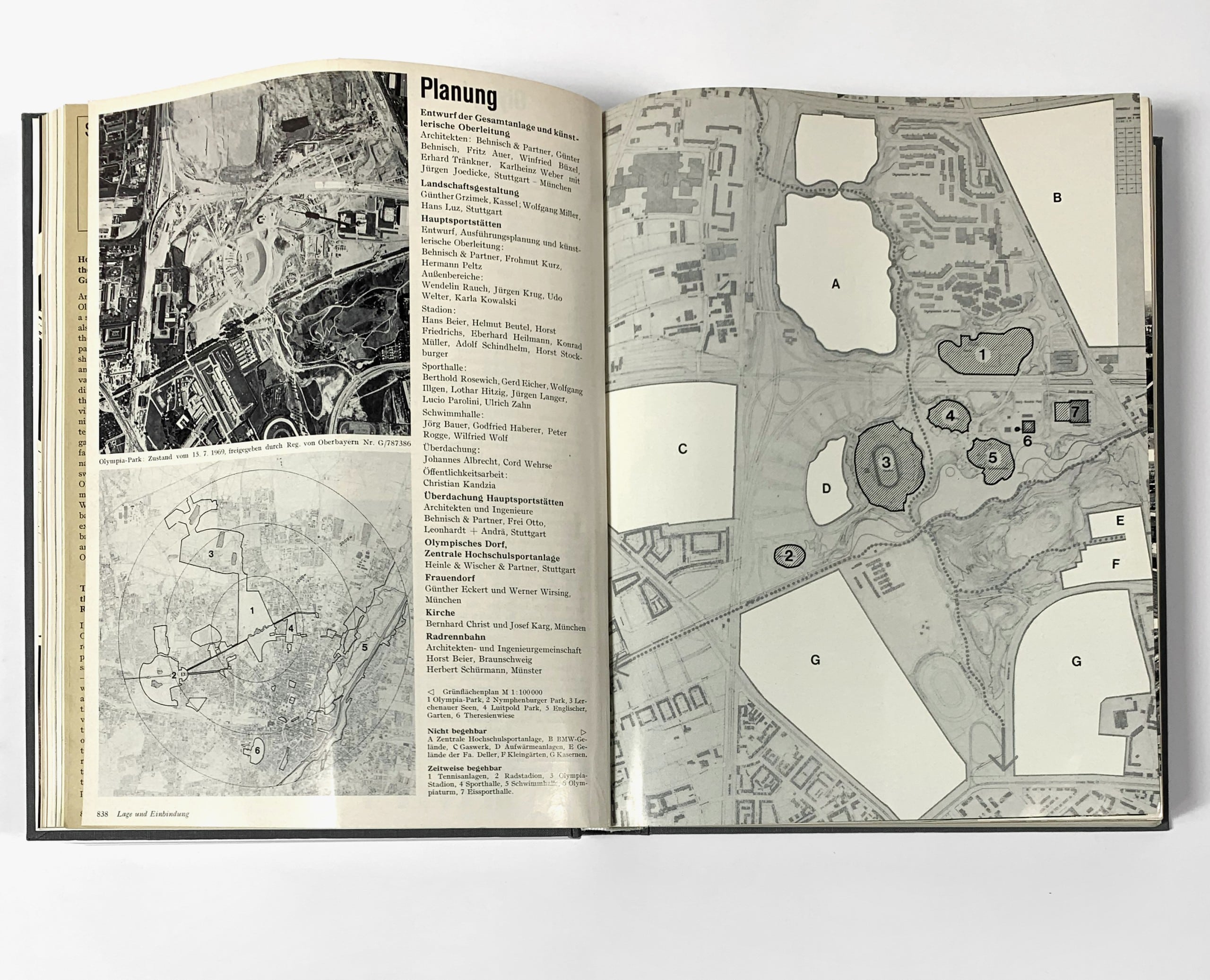 Zwei Seiten eines Magazins, mit schwarz-weißen Fotografien und Plänen des Olympiageländes für die Olympischen Spiele 1972 in München. Aus Baumeister 8/1972, Seiten 838 und 839