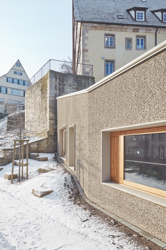 Das Wohn-und Geschäftshaus von Dannien Roller Architekten + Partner in Tübingen von Außen. Foto: Dietmar Strauß.