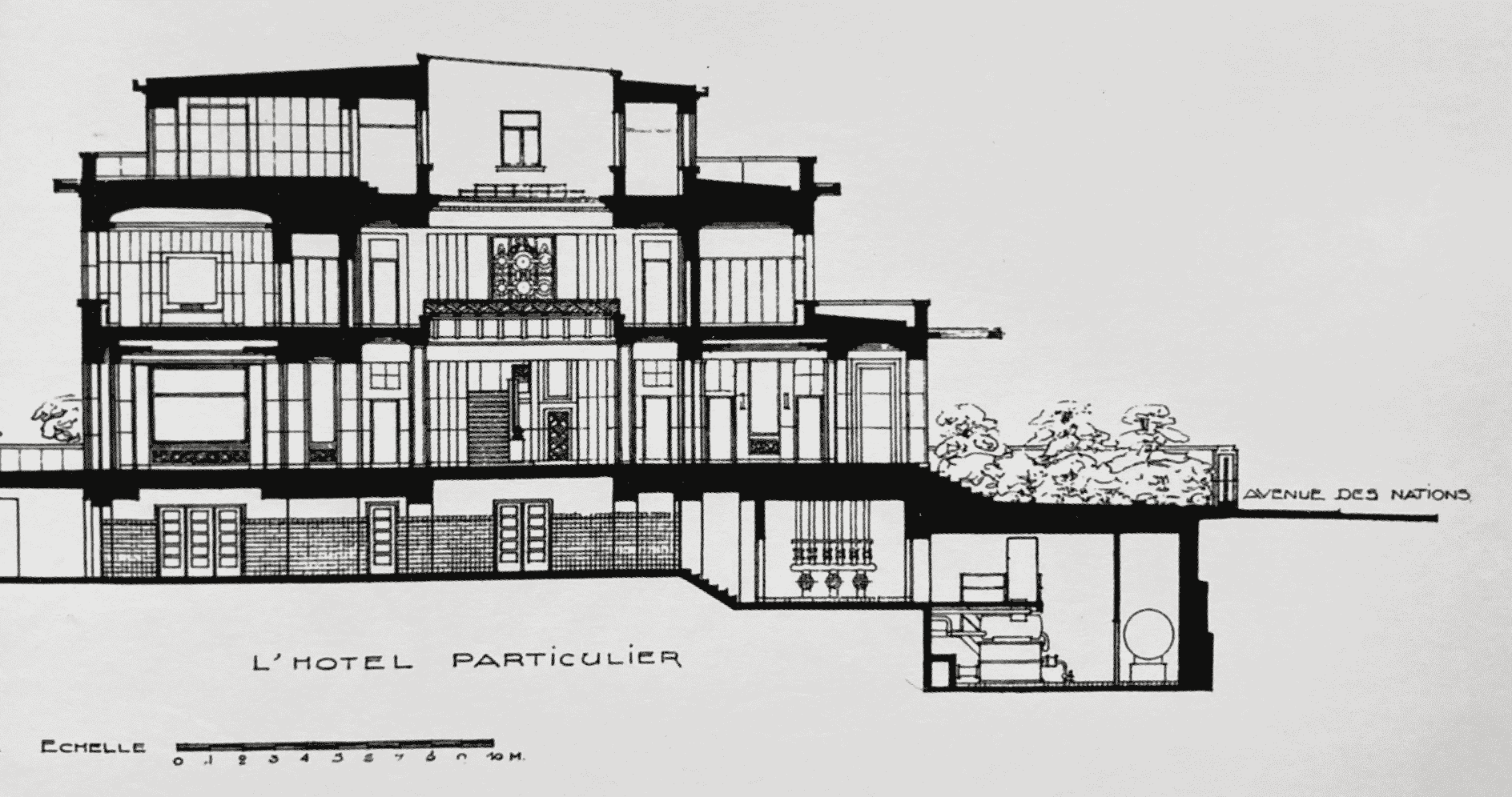 Villa Empain, Schnitt von 1932, mit Schwimmbecken, Nebengebäuden für das Dienstpersonal und Garage (Maßstab 1:333)