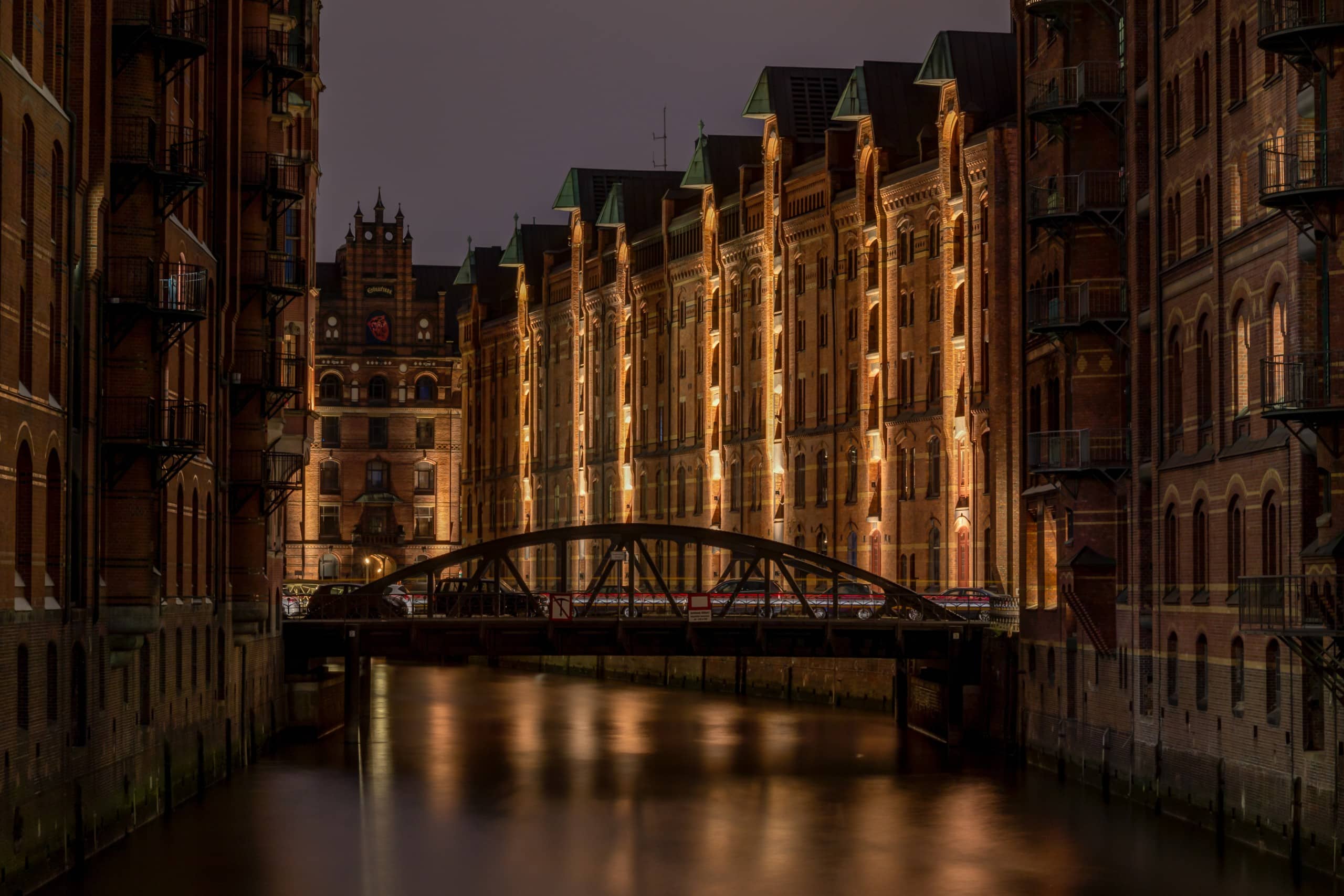 Die Speicherstadt Hamburg bei Nacht. Foto: Dietmar Rabich / Wikimedia Commons, CC BY-SA 4.0