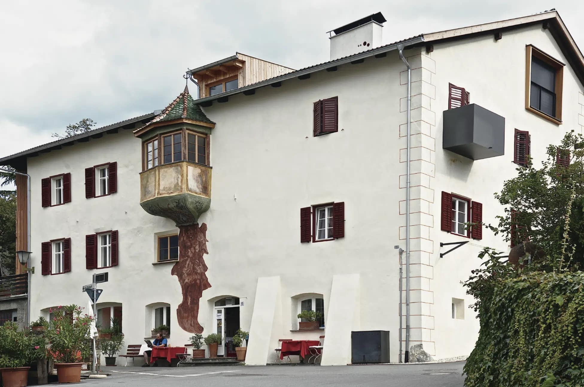 Gesamtansicht des Gasthofes zum Riesen in Tarsch (Vinschgau), gegen Südosten. Foto: Dell’Agnolo-Kelderer
