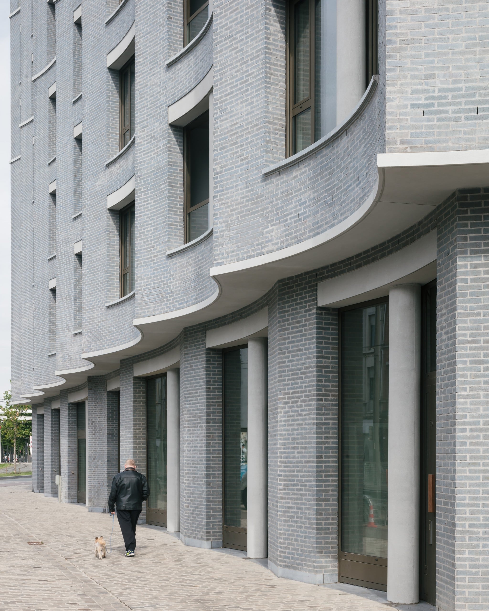 Die Fassade des Apartment Building ist wellenförmig. Foto: Stijn Bollaert