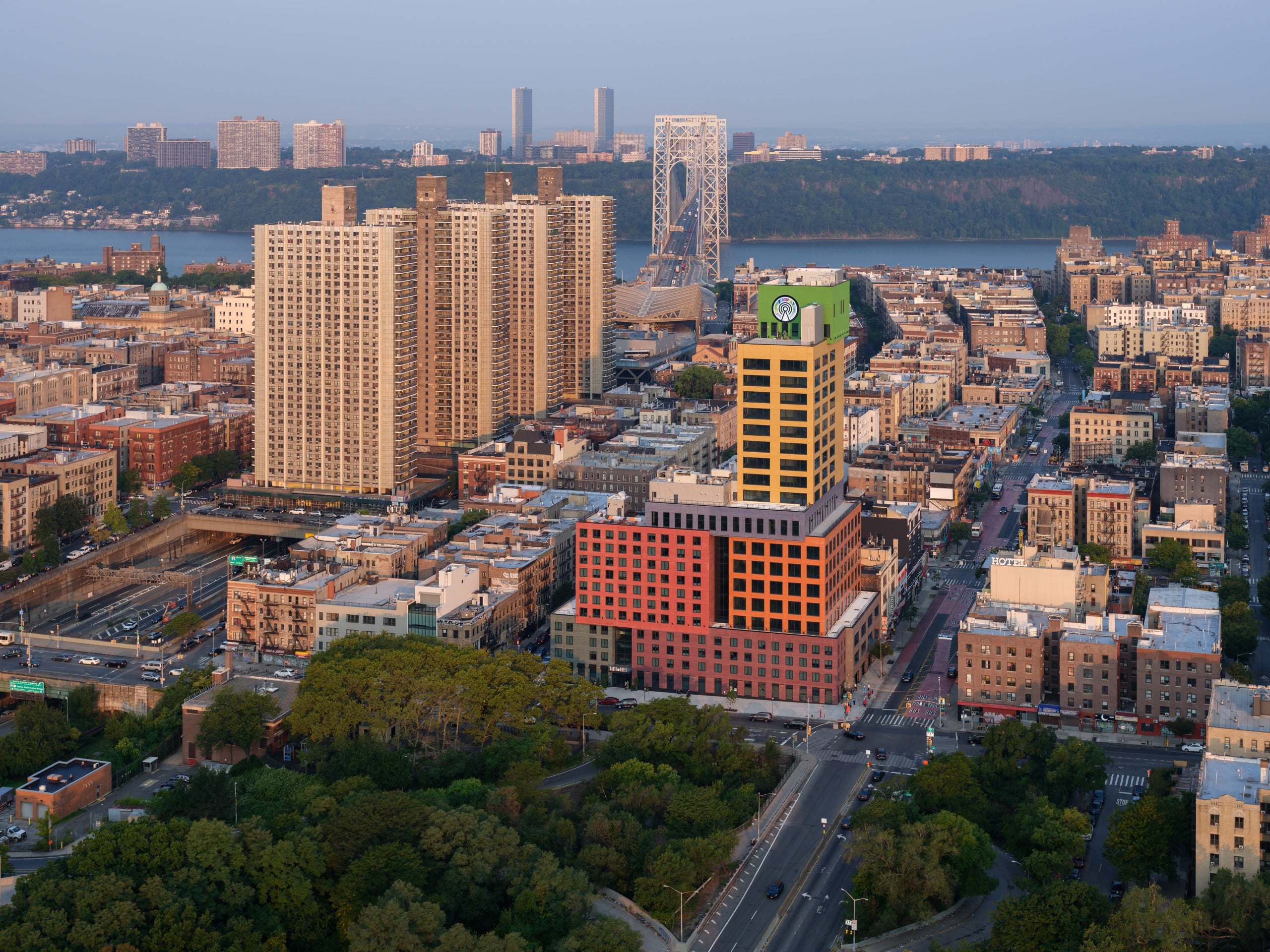 Das MVRDV Radio Hotel and Tower fügt sich in die Skyline von Upper Manhattan ein. © Ossip van Duivenbode
