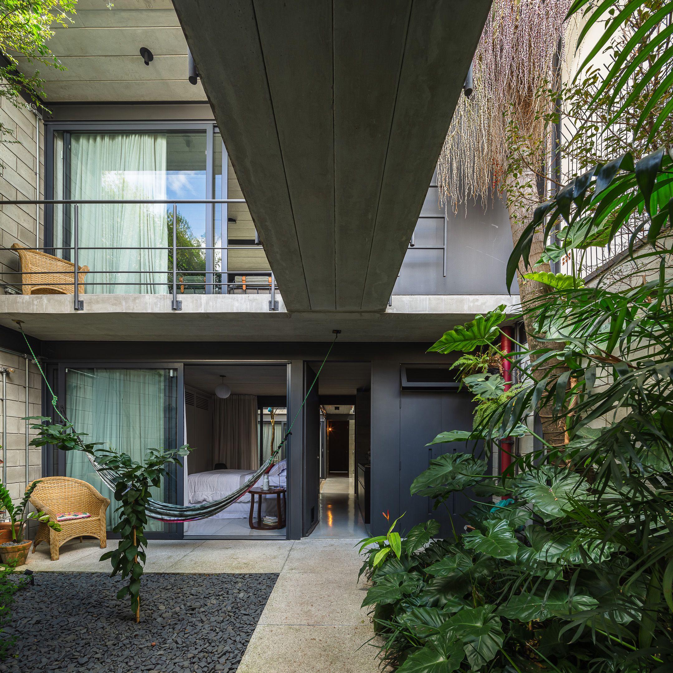 Die „Casa Ubaíra“ von Terra e Tuma lässt Wohnraum und Natur verschmelzen. Foto: Pedro Kok