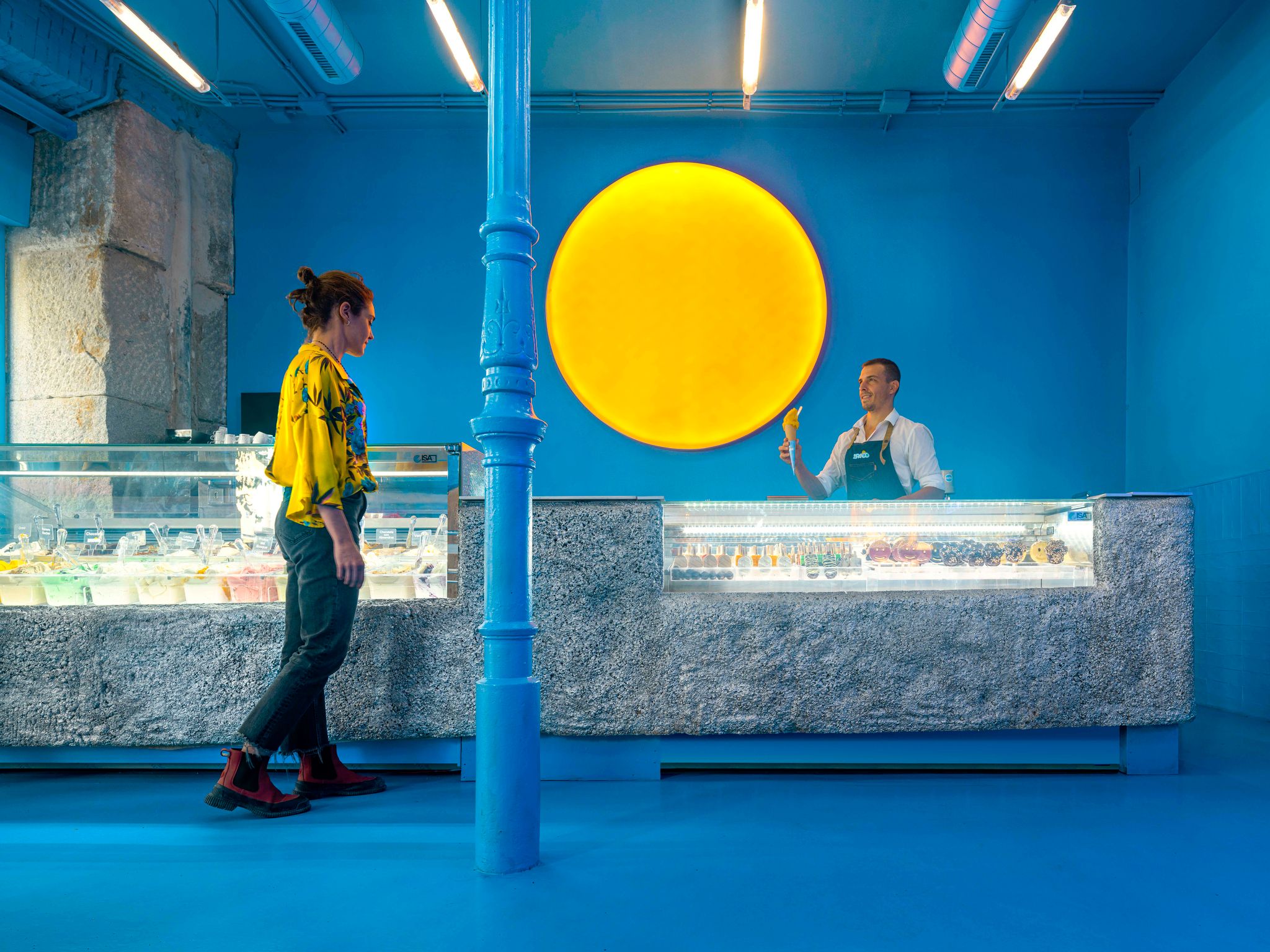 In Madrid hat das Büro Solar mit „Brando“ eine Eisdiele mit Wiedererkennungswert geschaffen. Foto © Miguel de Guzmán and Rocío Romero