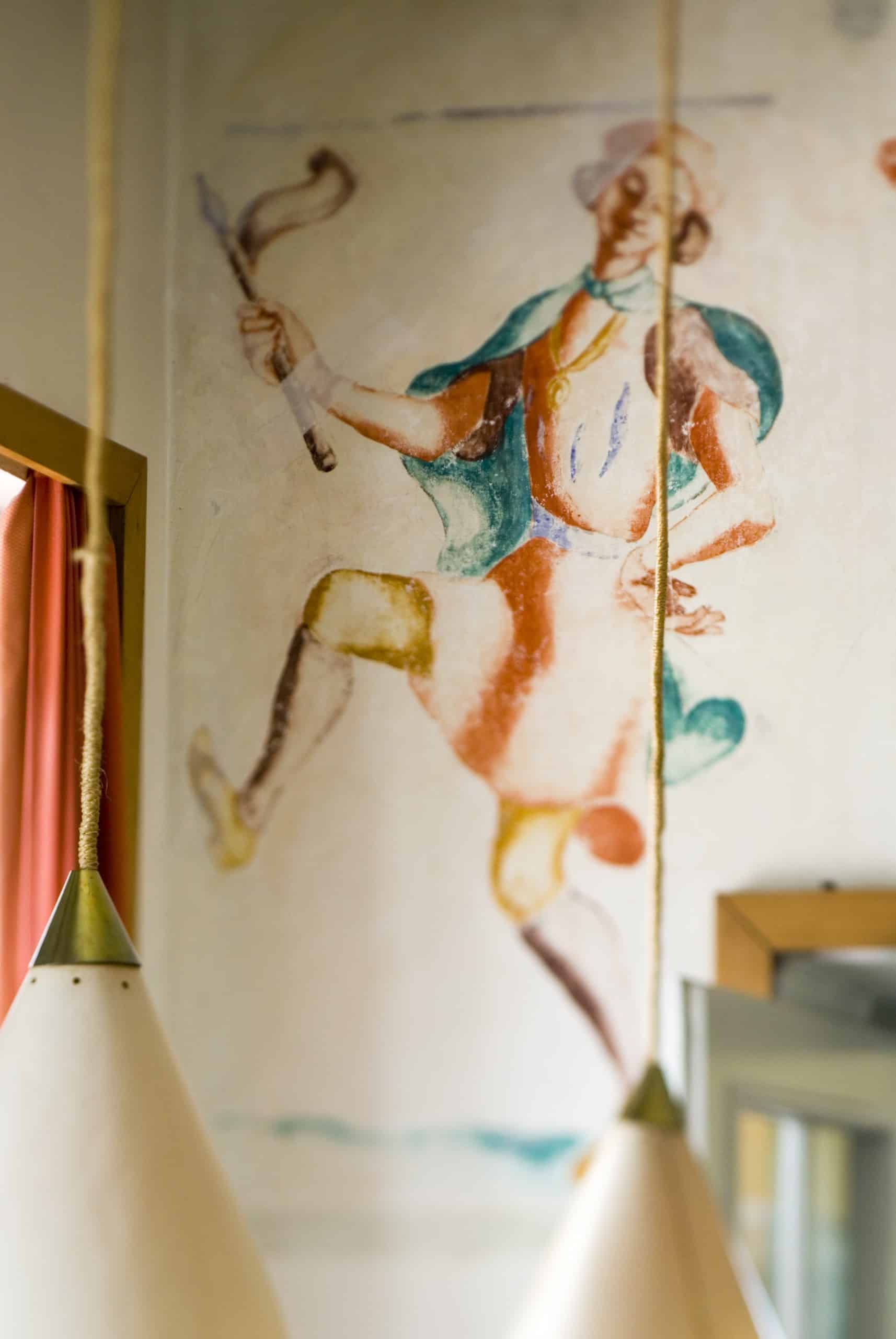 Eine Nahaufnahme von Rudolf Stolz' Malerei im Spielzimmer, Foto: © Stefano Scata
