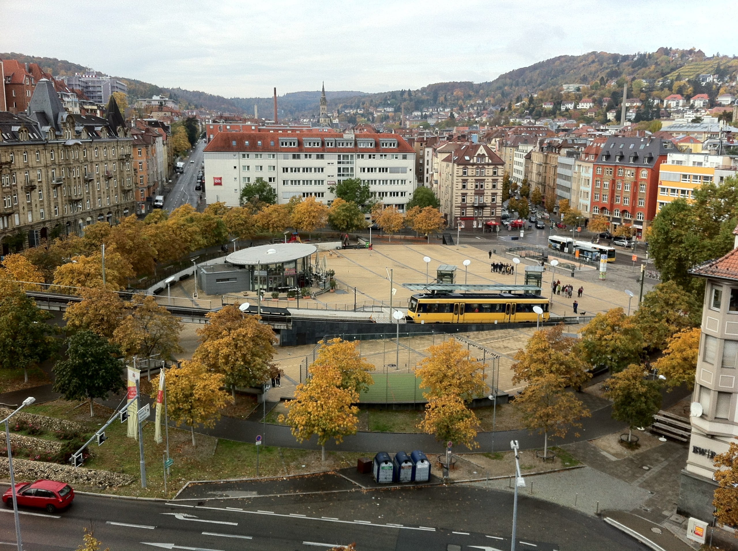 Der Stuttgarter Marienplatz, Foto: Muesse, CC BY-SA 4.0 , via Wikimedia Commons