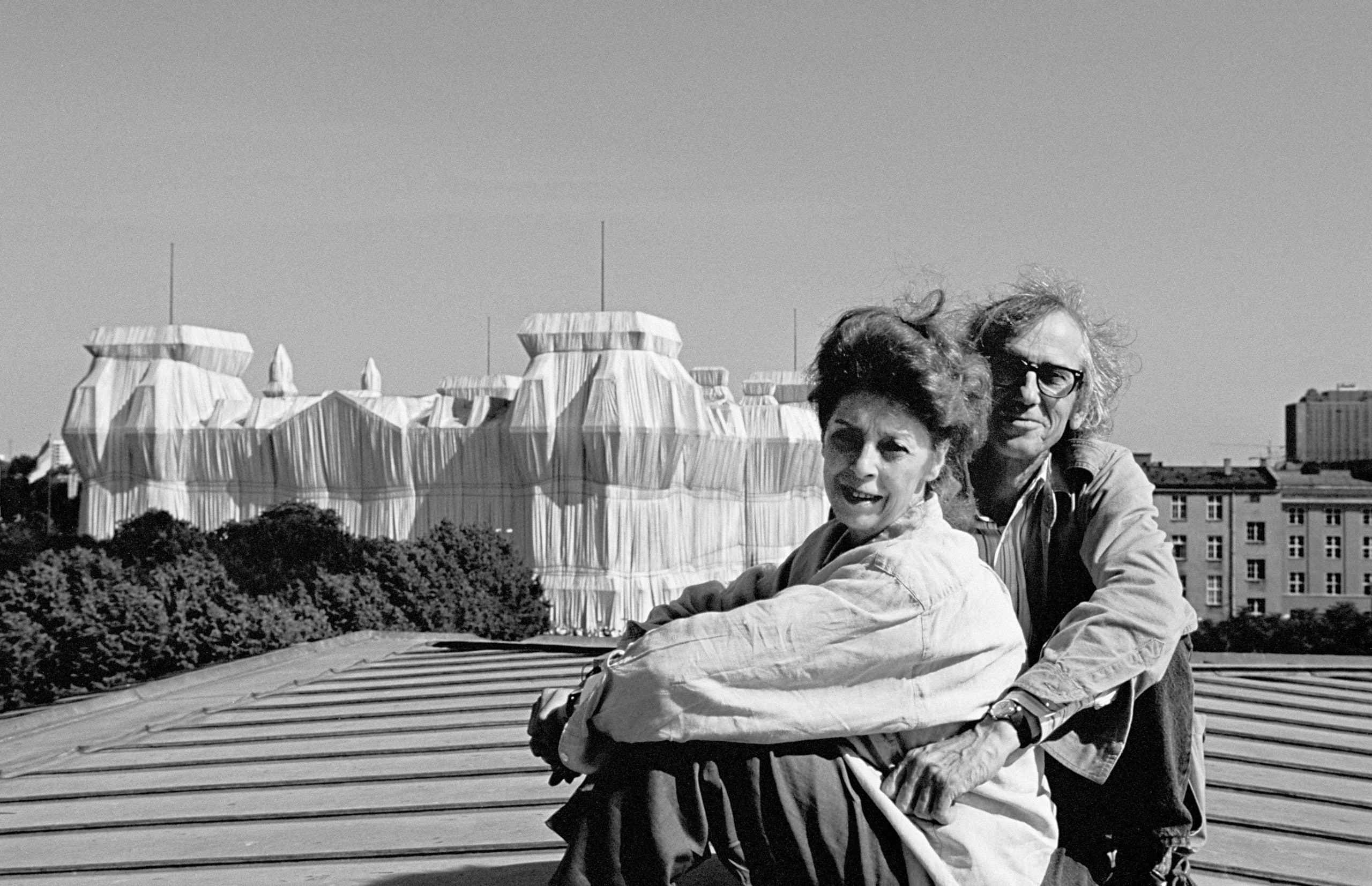 Christo und Jeanne-Claude, Verhüllter Reichstag, Berlin, 1971 – 95 © Christo and Jeanne-Claude Foundation / VG Bild-Kunst, Bonn, 2022. Foto: Wolfgang Volz