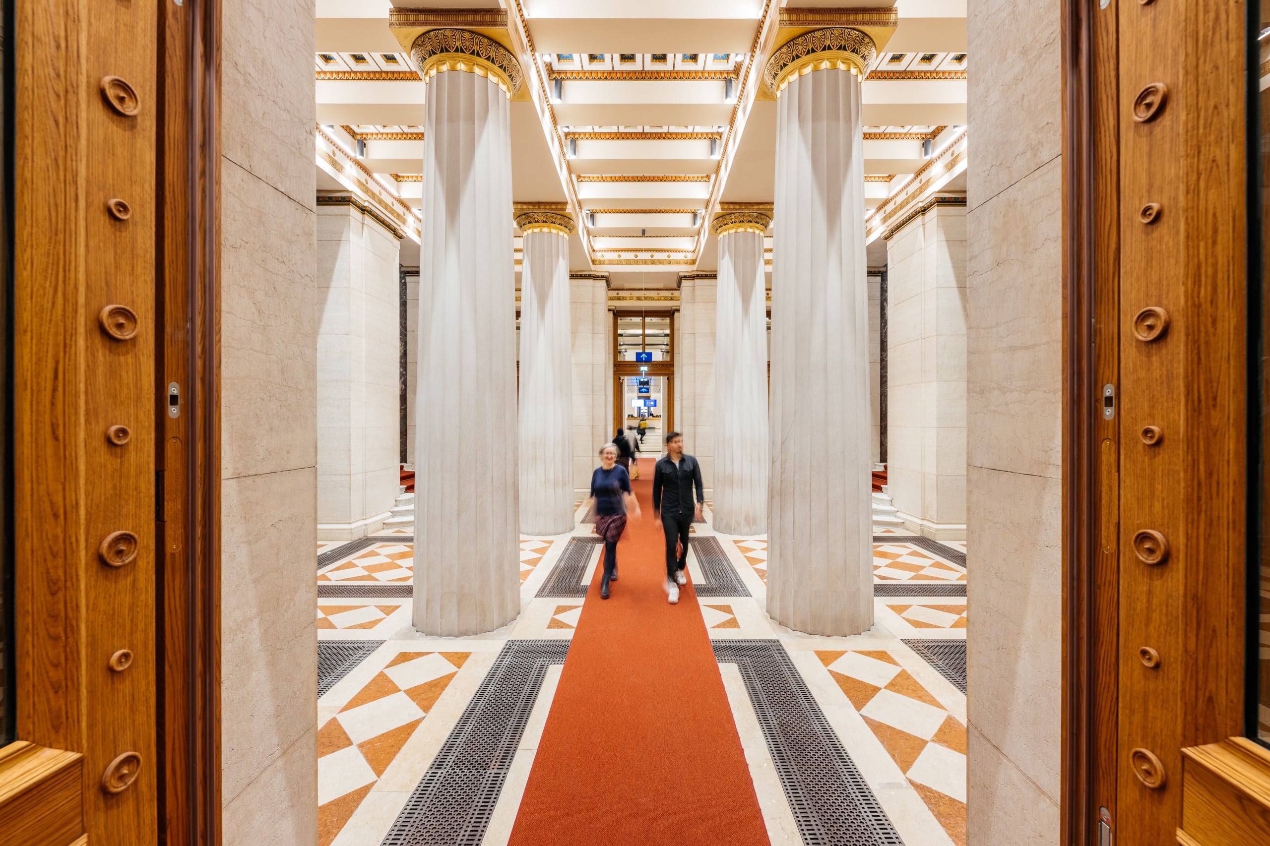 Das renovierte Parlament Wien öffnet seine Pforten nun für alle. Die neue Ausstellung „Demokratikum“ soll Demokratie erklären. Foto: Marcus Sies