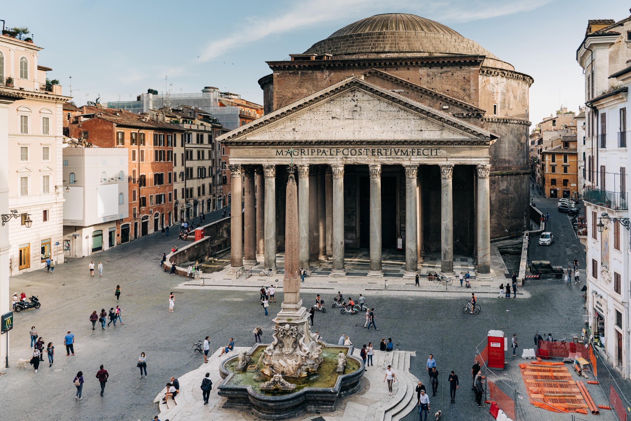 Vor mehr als 2.000 Jahren entwickelten die Römer Rezepturen für Beton, die dafür sorgen, dass ihre Bauten bis heute erhalten sind – wie hier das Pantheon in Rom. Foto: Gabriella Clare Marino / Unsplash