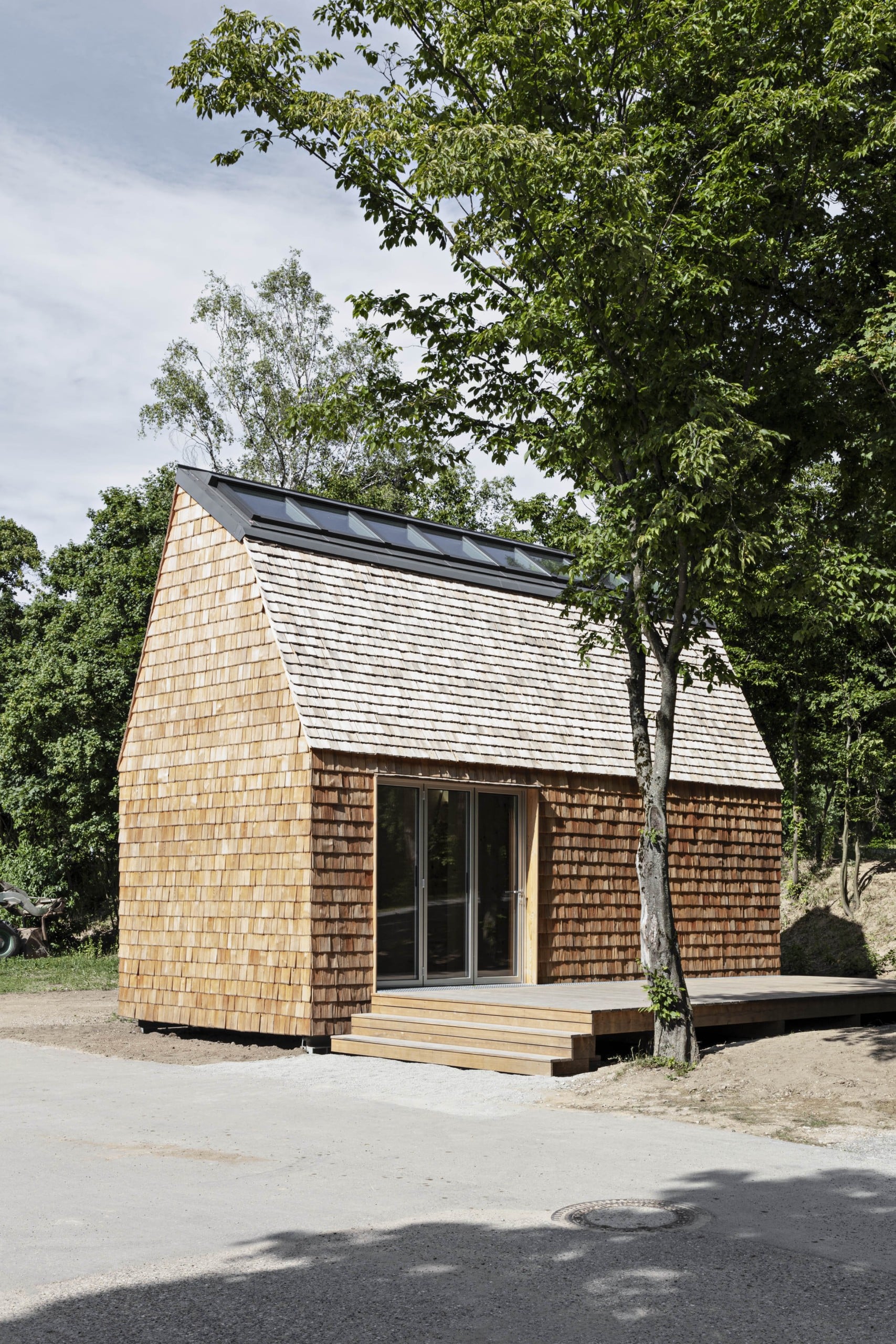Das „tiny timber house“ ist ein Design-to-build-Projekt, das Architektur-Studierende des KIT auf dem Campingplatz Karlsruhe-Durlach realisiert haben. Foto: Christoph Engel