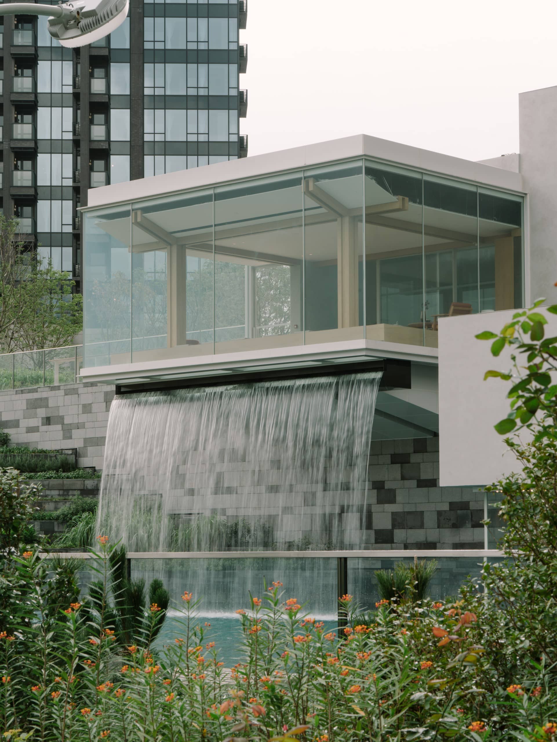 In Hongkong hat die Architekturfirma Snøhetta die Pavilia Farm entworfen: eine ruhige Grünfläche mitten in Stadt. Foto: New World Development