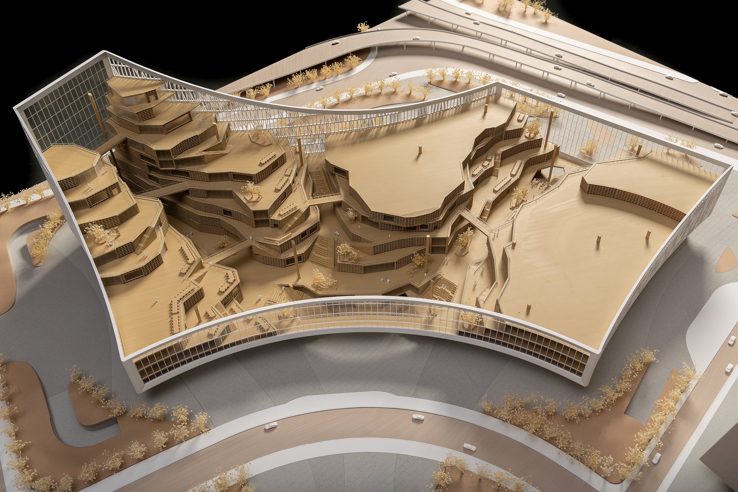 Wie genau das gewonnene Wissen der Besucher symbolisch über die Ebenen zum unteren Hauptplatz gelangen soll, zeigt ein Miniatur-Modell. Modell: © MVRDV
