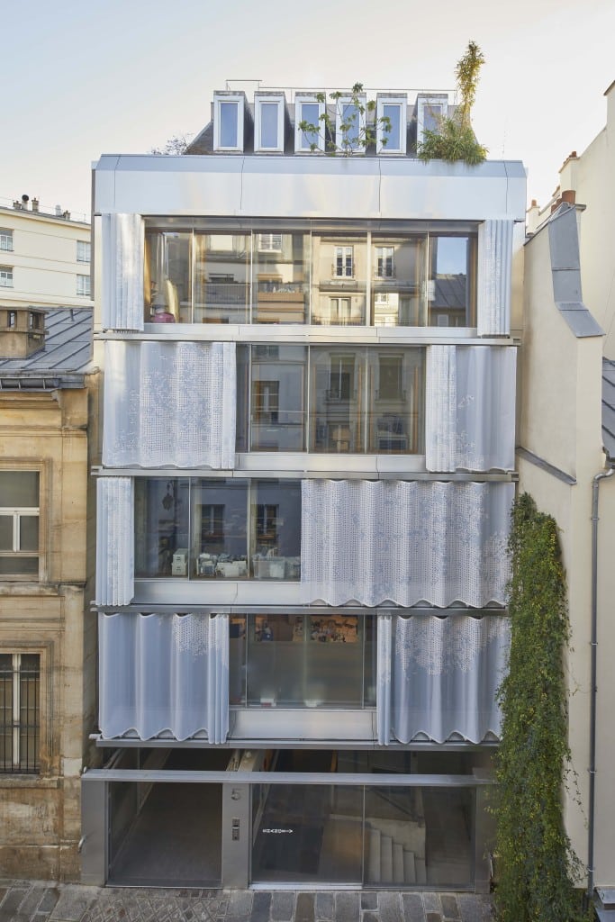 Moussafir Architectes gestalteten in der Rue du Vertbois ein Geschäftsgebäude aus den 1970er Jahren um. Foto: Hervé Abbadie