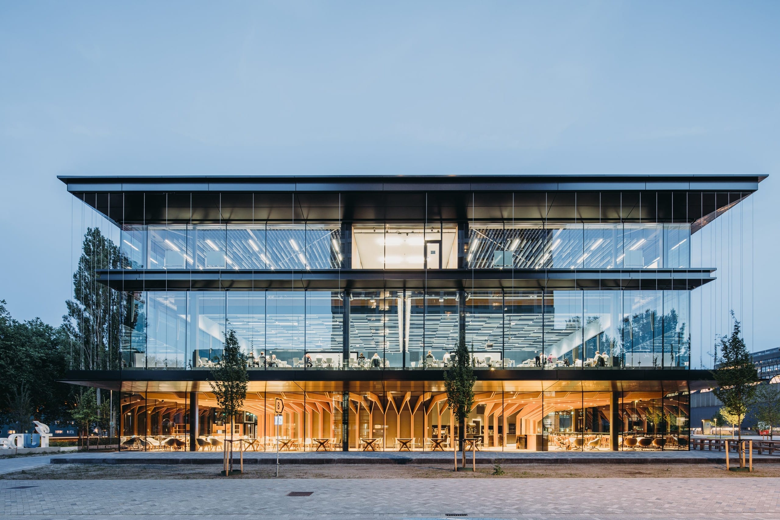 Das fakultätsübergreifende Gebäude Echo an der TU Delft zeichnet sich durch sein zukunftweisendes Design aus. Foto: ©Evabloem