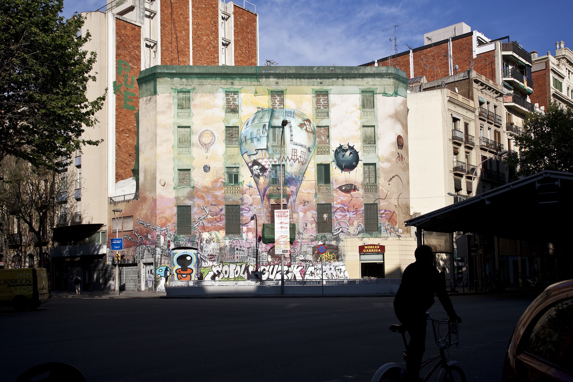 Vor der Renovierung war La Carbonería ein Kulturzentrum mit vielen Graffitis. Bildquelle: ©Simona Rota