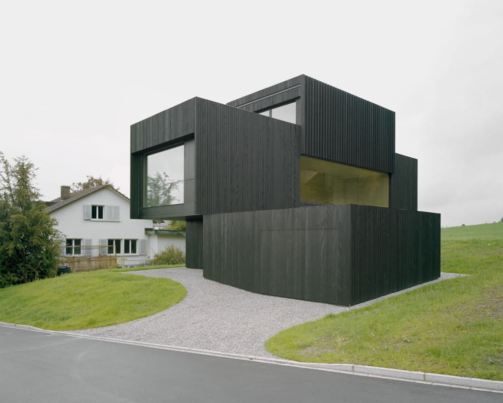 Das Architekturbüro Gautschi Lenzin Schenker realisierte eine bewohnbare Großskulptur aus Holz. Foto: © Rasmus Norlander