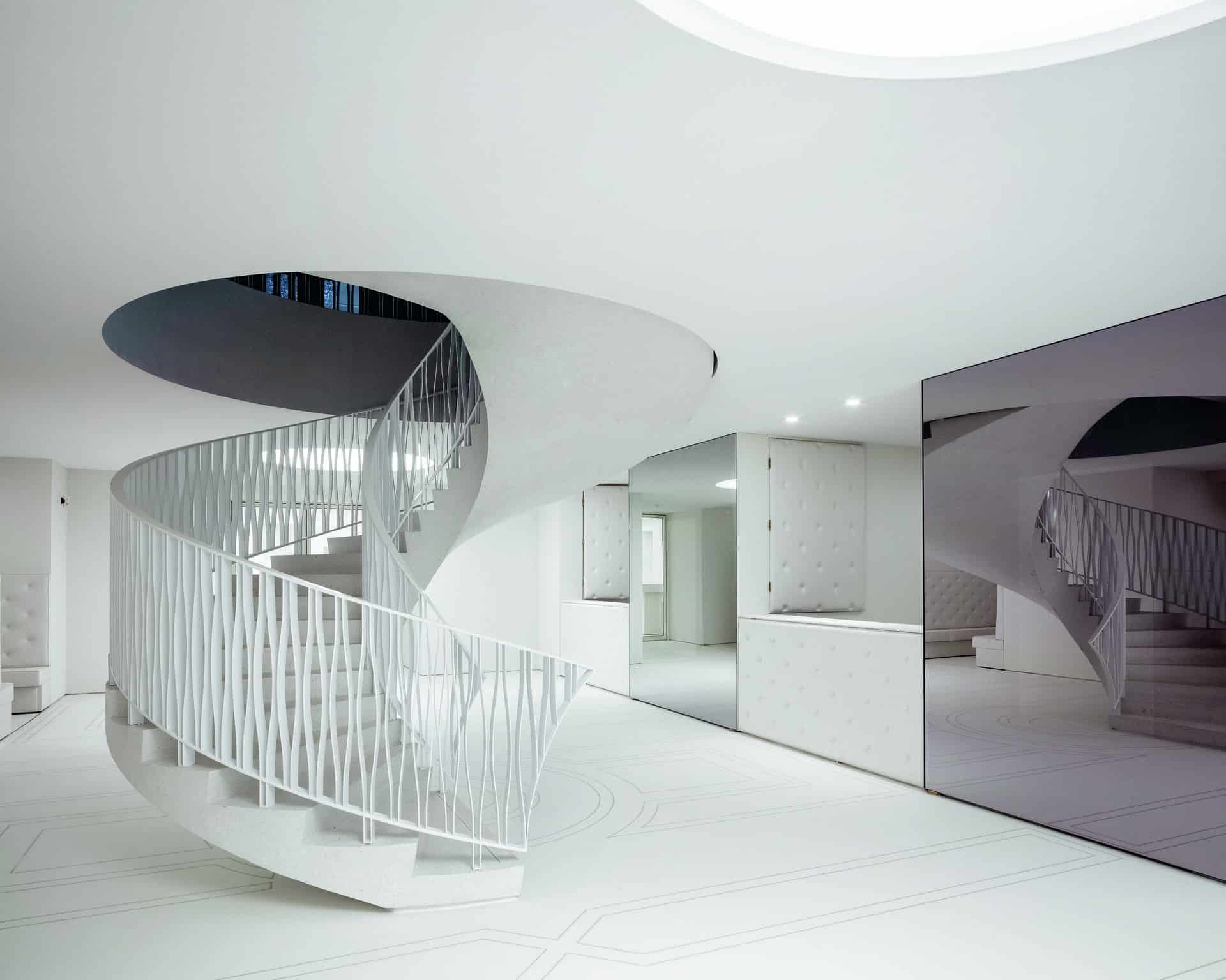 Kontrastprogramm zum Fin-de-Siècle-Flair im Altbau: Die neuen Räume sind in makellosem Weiß gehalten. Foto: KMSKA /© KAAN Architecten