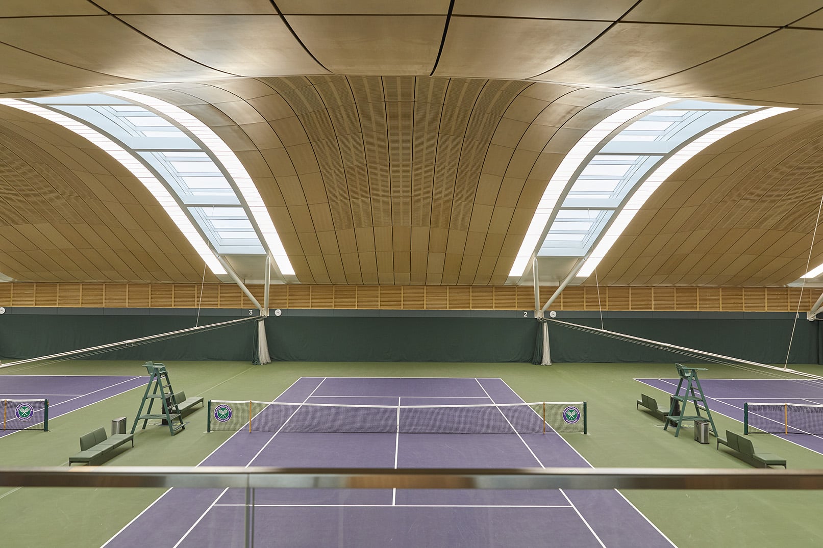 Eine neue Trainingshalle vervollständigt das Wimbledon-Gelände des AELTC. Foto: © Airey Spaces