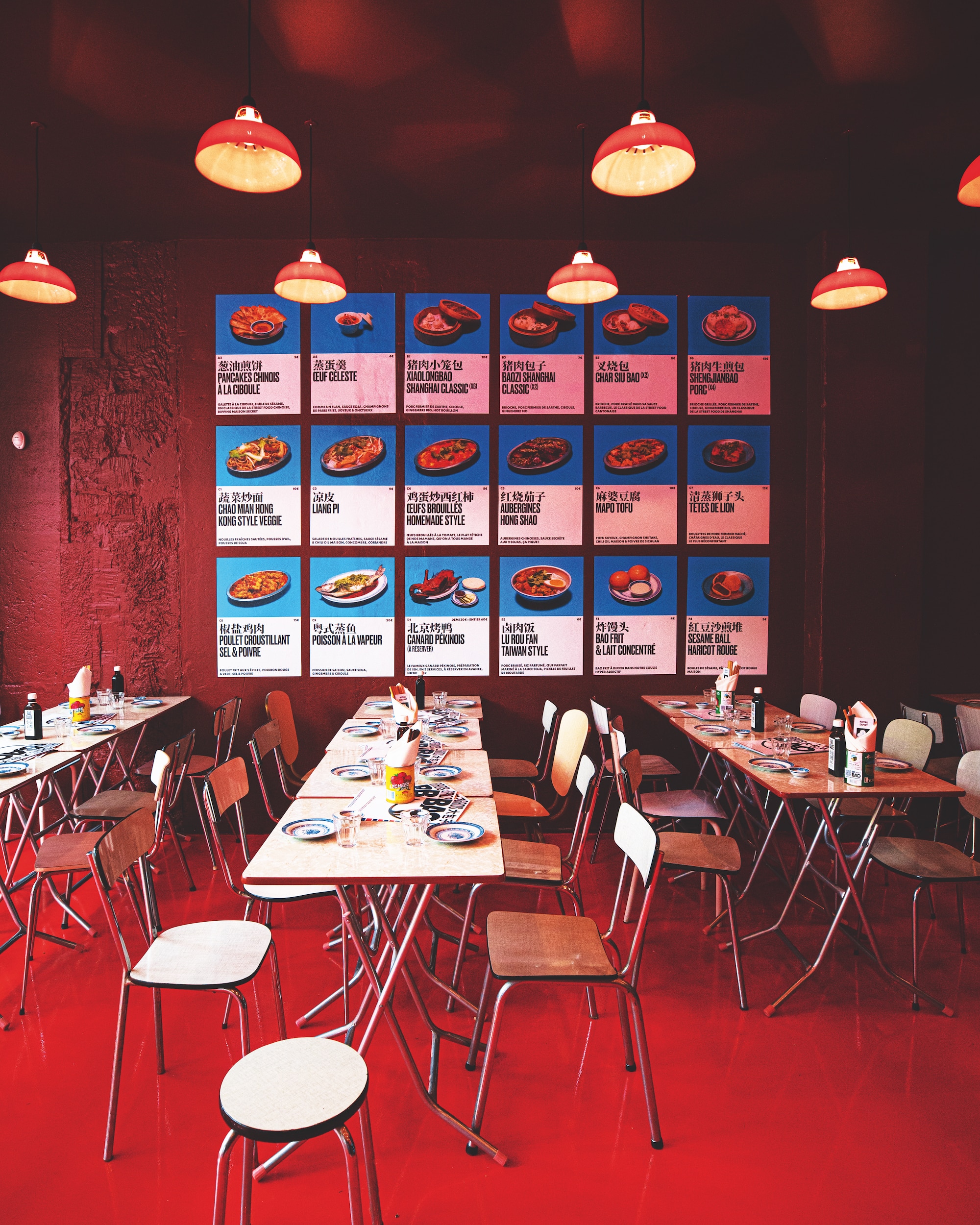 Nach chinesischen Vorbildern ist die Speisekarte wie ein Werbeplakat an die Wand gehängt. Foto: © Claudio Fleitas