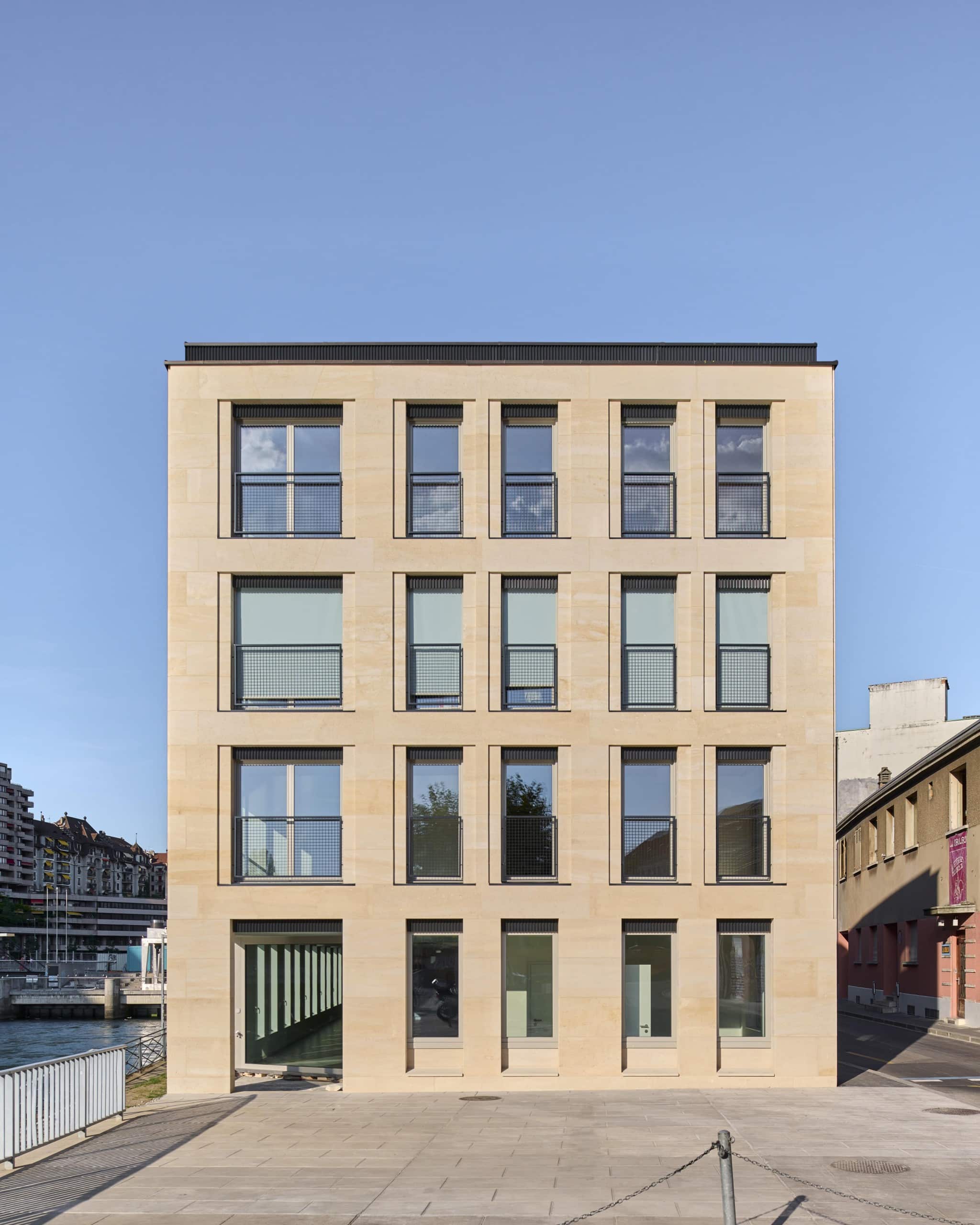 Mit ihrem Entwurf realisierten die Architekten von Atelier Archiplein zehn Sozialwohnungen mitten im Finanz- und Bankenviertel von Genf. Foto: Léo Fabrizio