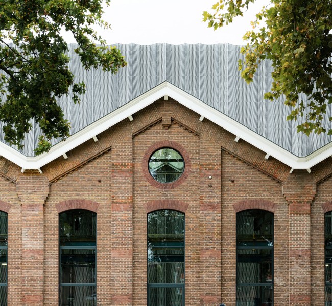 Ein ehemaliges Werkstattgebäude wurde von Studioninedots umfassend umgestaltet. Foto: Sebastian van Damme