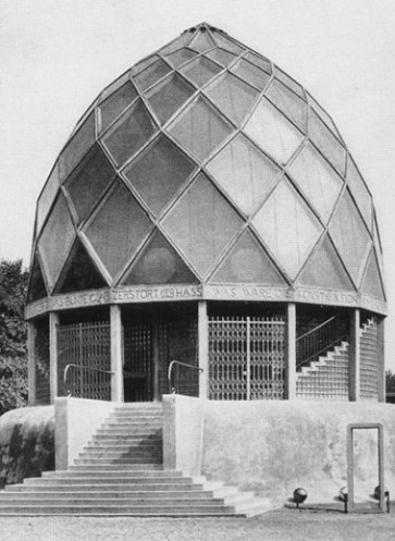 Taut_Glass_Pavilion_exterior_1914